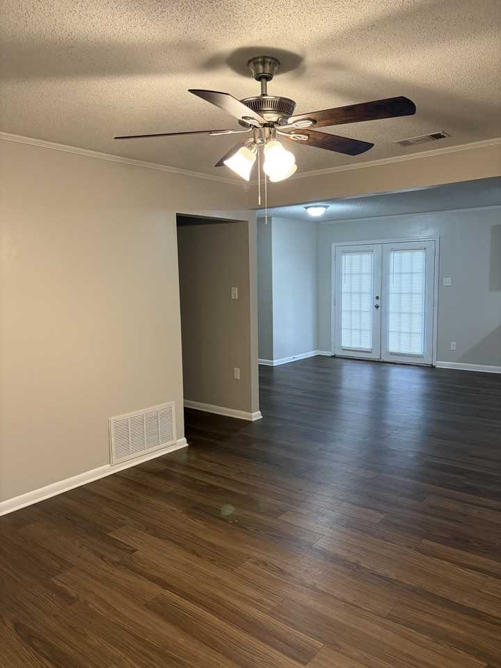 1804 Glenda Dr - Photo 4 of 13