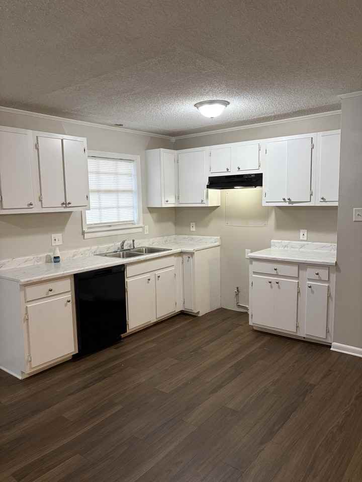 1804 Glenda Dr - Photo 5 of 13