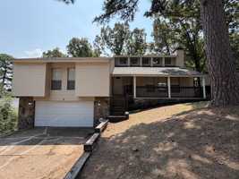 featured image of 5 Stoneledge Dr
