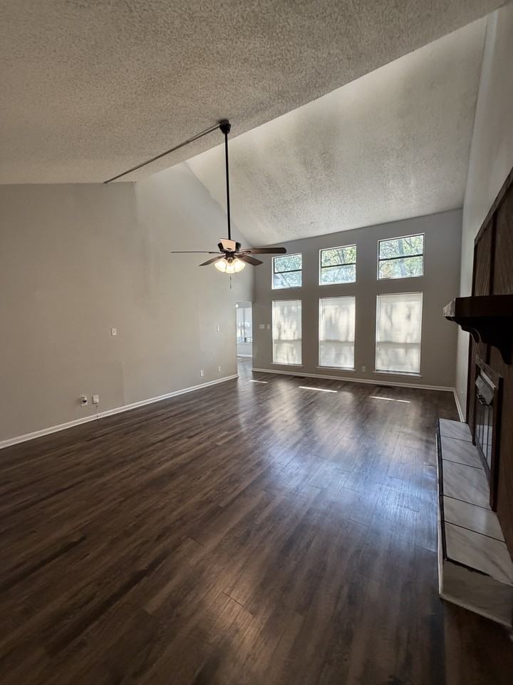 5 Stoneledge Dr - Photo 4 of 21