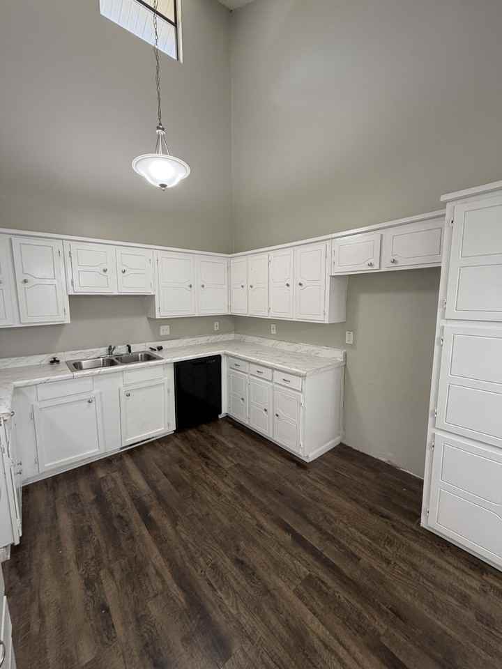 5 Stoneledge Dr - Photo 7 of 21
