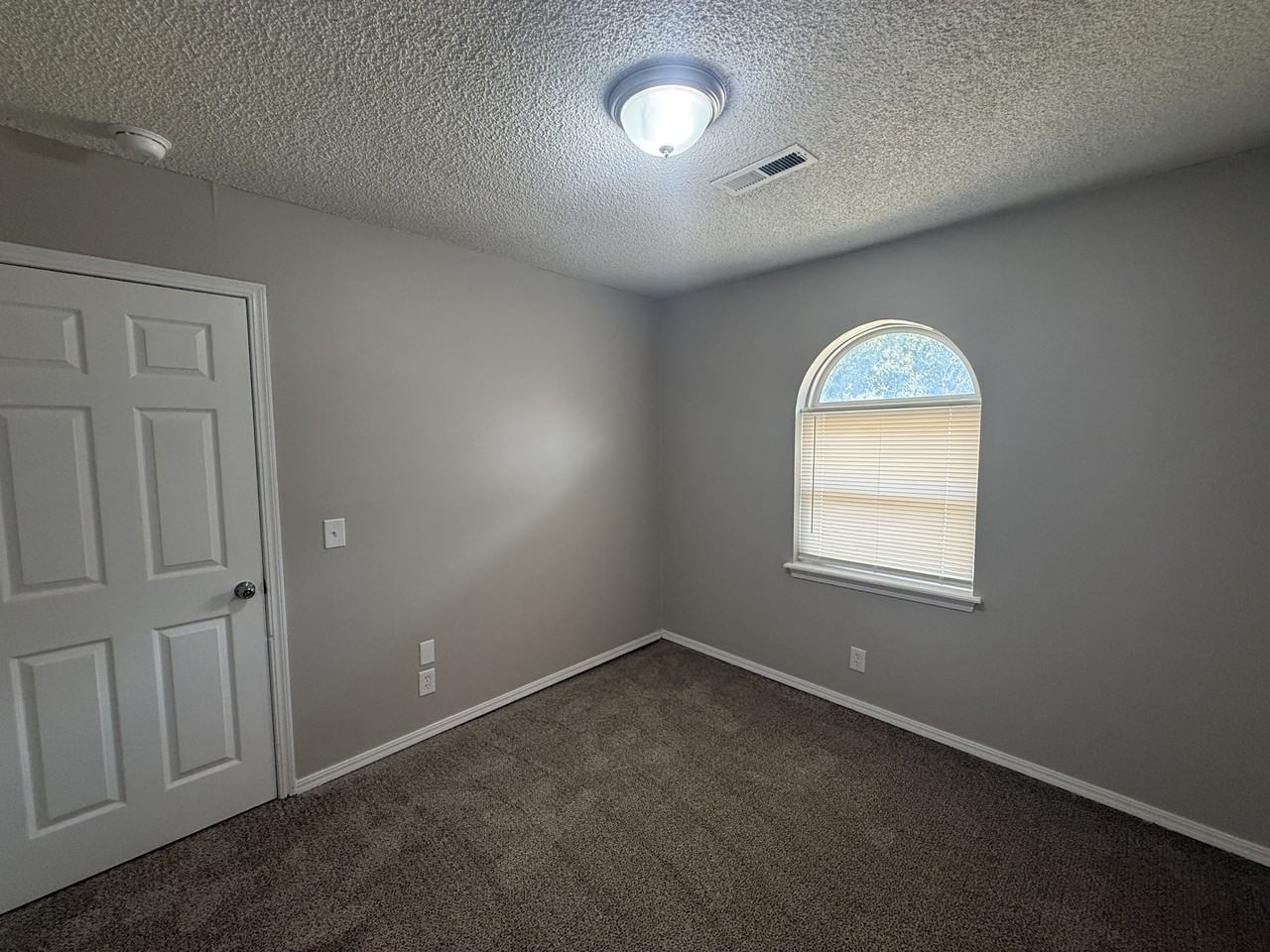 11802 E 62nd Pl - Photo 6 of 15