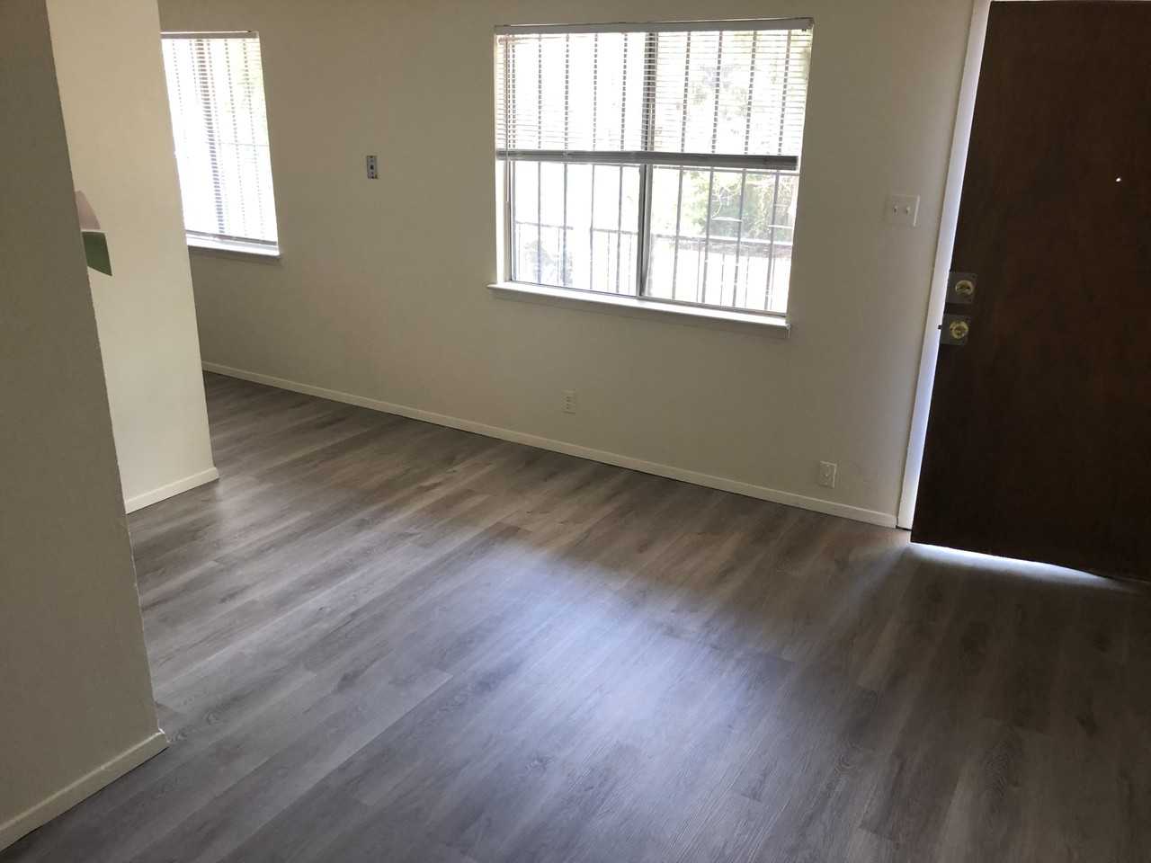 313 Girard Blvd Se - Photo 3 of 14