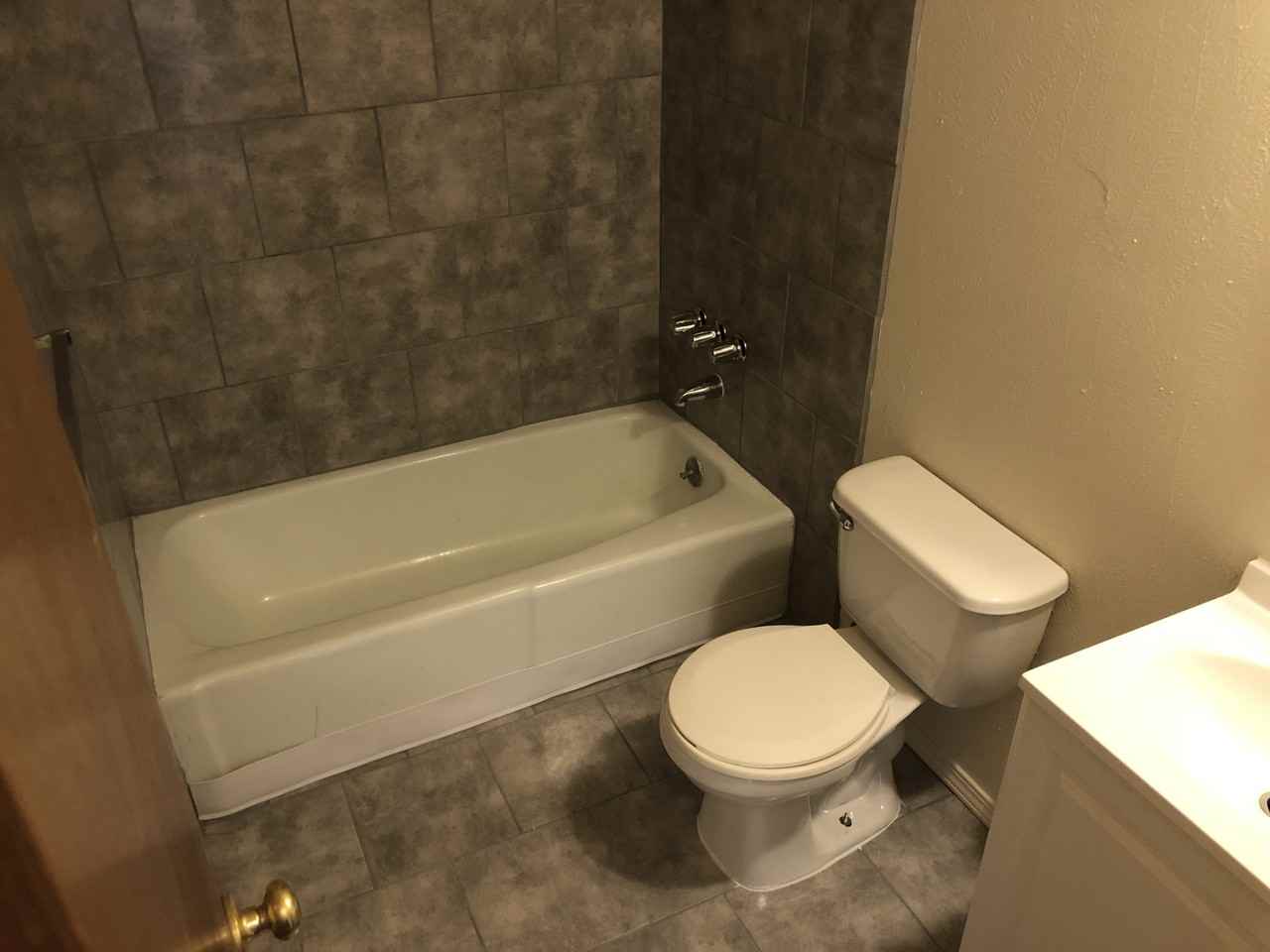 313 Girard Blvd Se - Photo 7 of 14