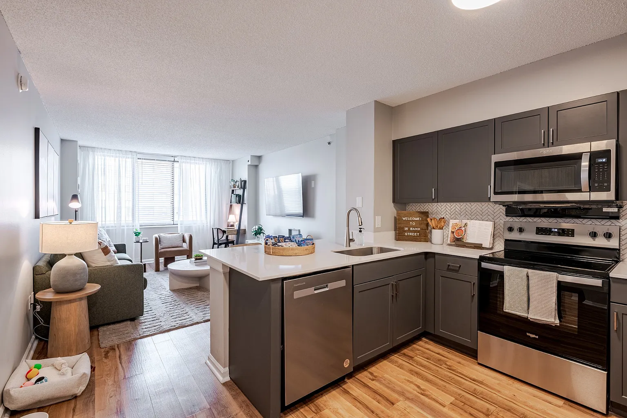 15 Bank St - Photo 7 of 13