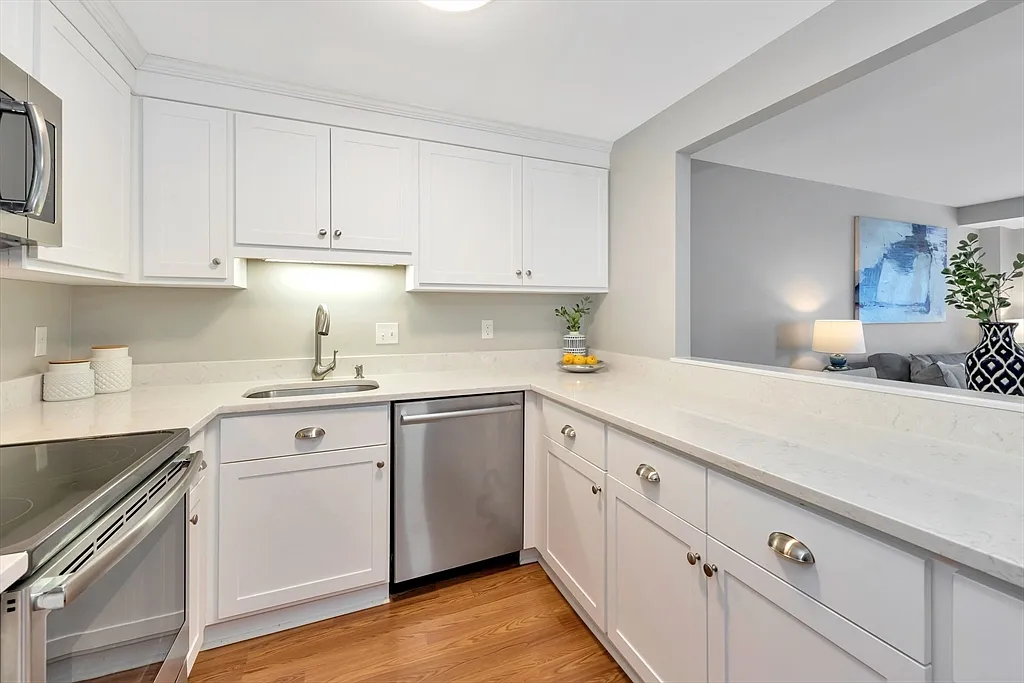 1 Watermill Pl - Photo 3 of 15