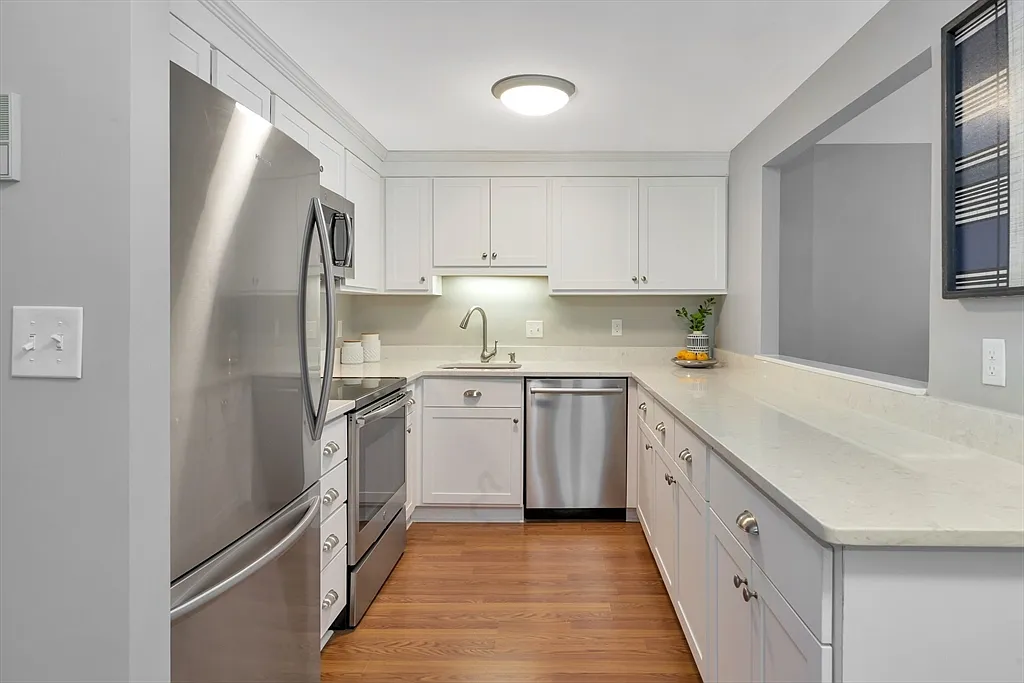 1 Watermill Pl - Photo 4 of 15