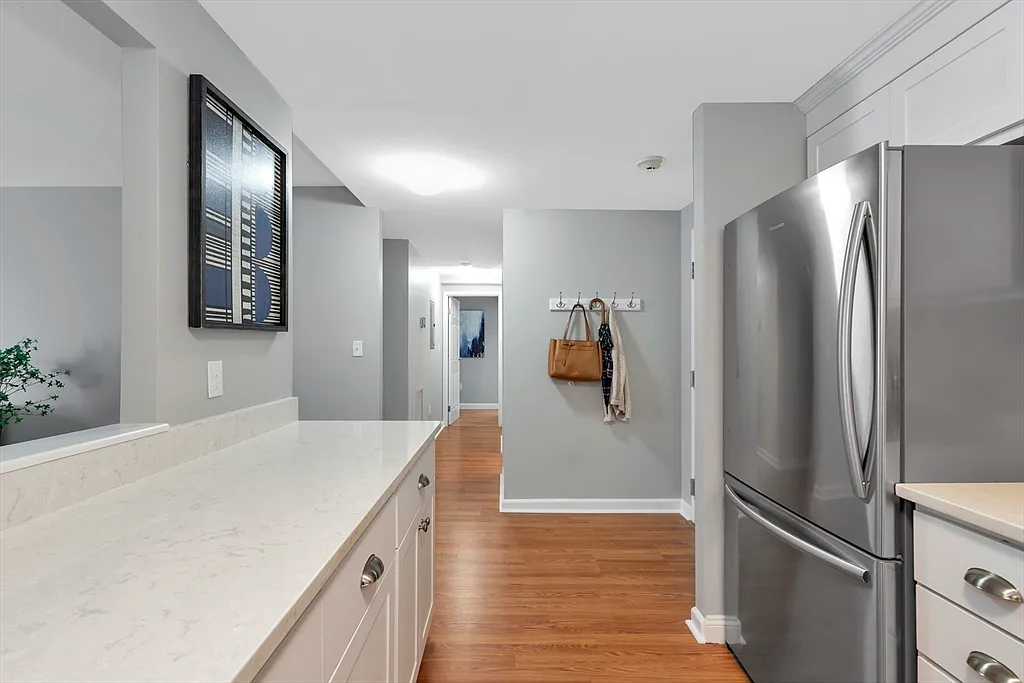 1 Watermill Pl - Photo 5 of 15