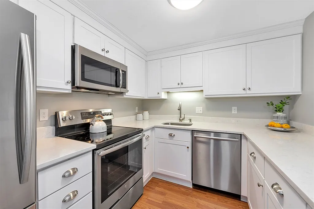 1 Watermill Pl - Photo 7 of 15