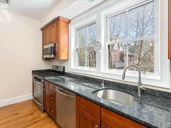 23 Spruce St - Photo 6 of 14