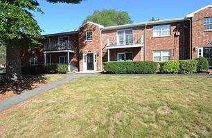featured image of 6 Kingswood Dr