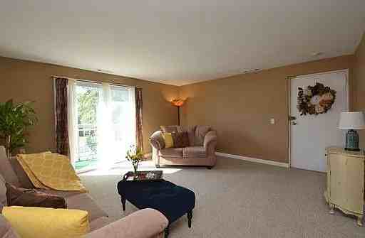 6 Kingswood Dr - Photo 4 of 11