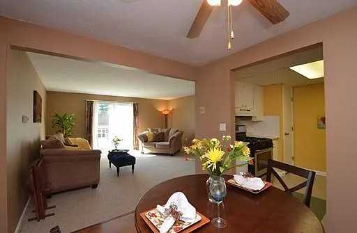 6 Kingswood Dr - Photo 5 of 11