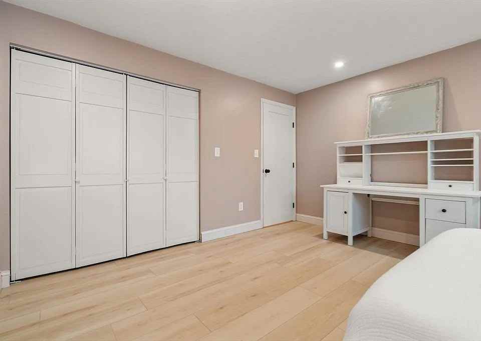 8 Kingswood Dr - Photo 2 of 13