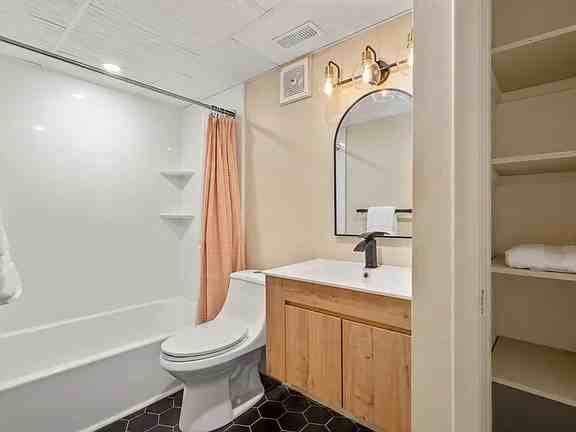 8 Kingswood Dr - Photo 3 of 13