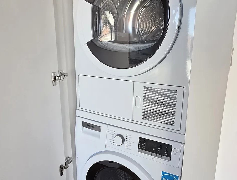 3005 Vernon Blvd - Photo 4 of 13