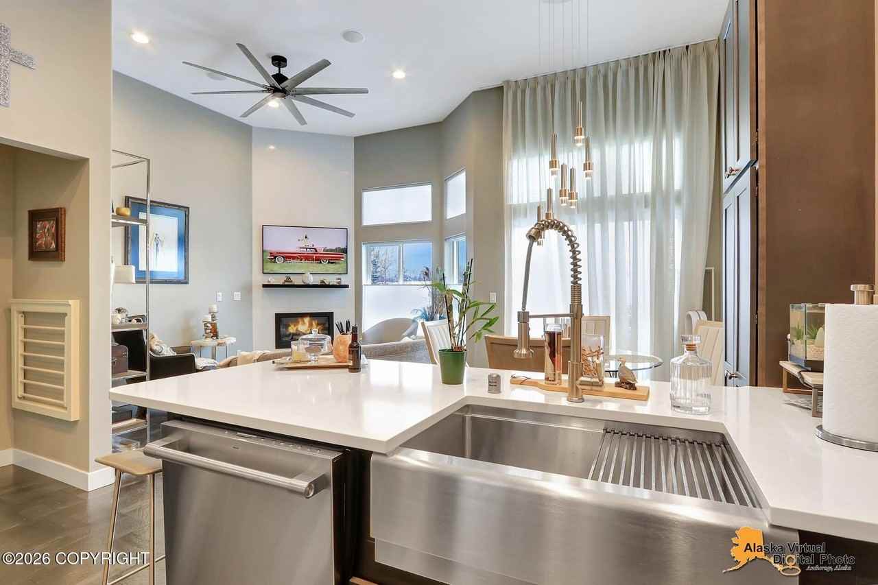 140 W 10th Ave - Photo 4 of 15