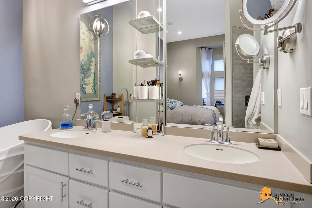 140 W 10th Ave - Photo 5 of 15