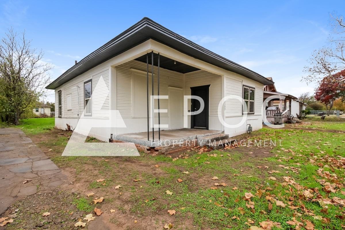 2309 8th St - Photo 2 of 15