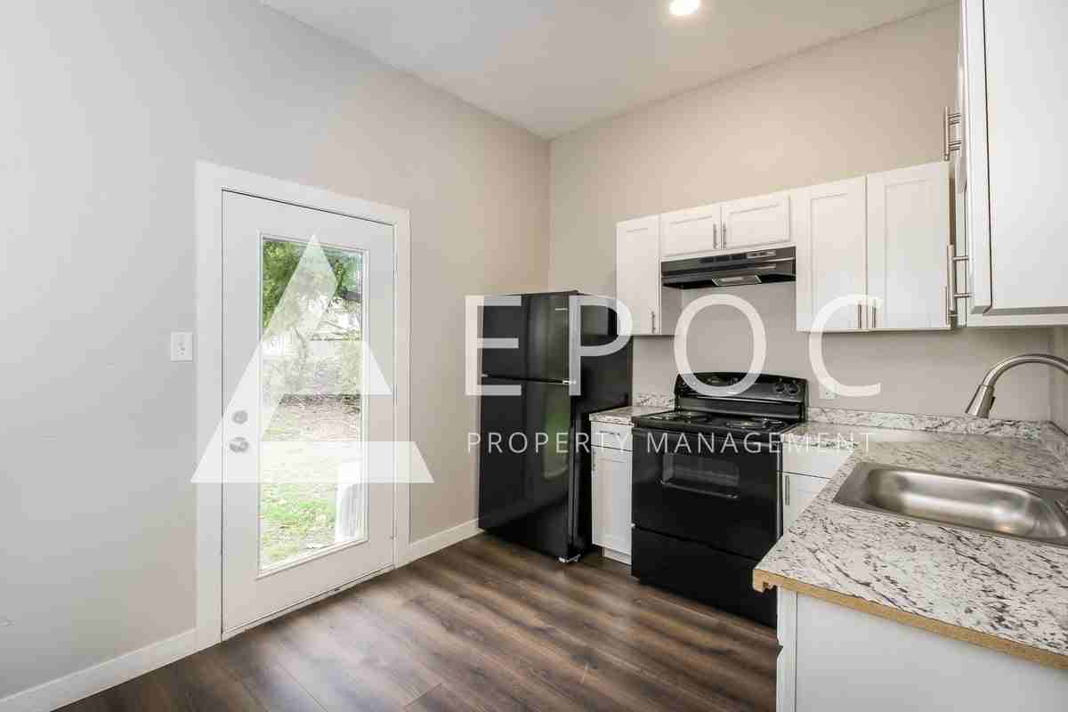 2309 8th St - Photo 3 of 15