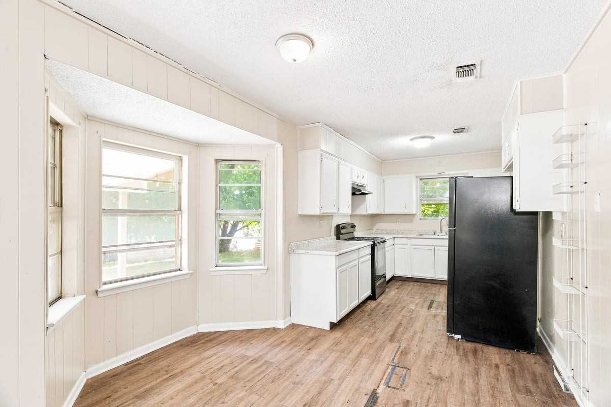 2312 Hunt Dr - Photo 4 of 17