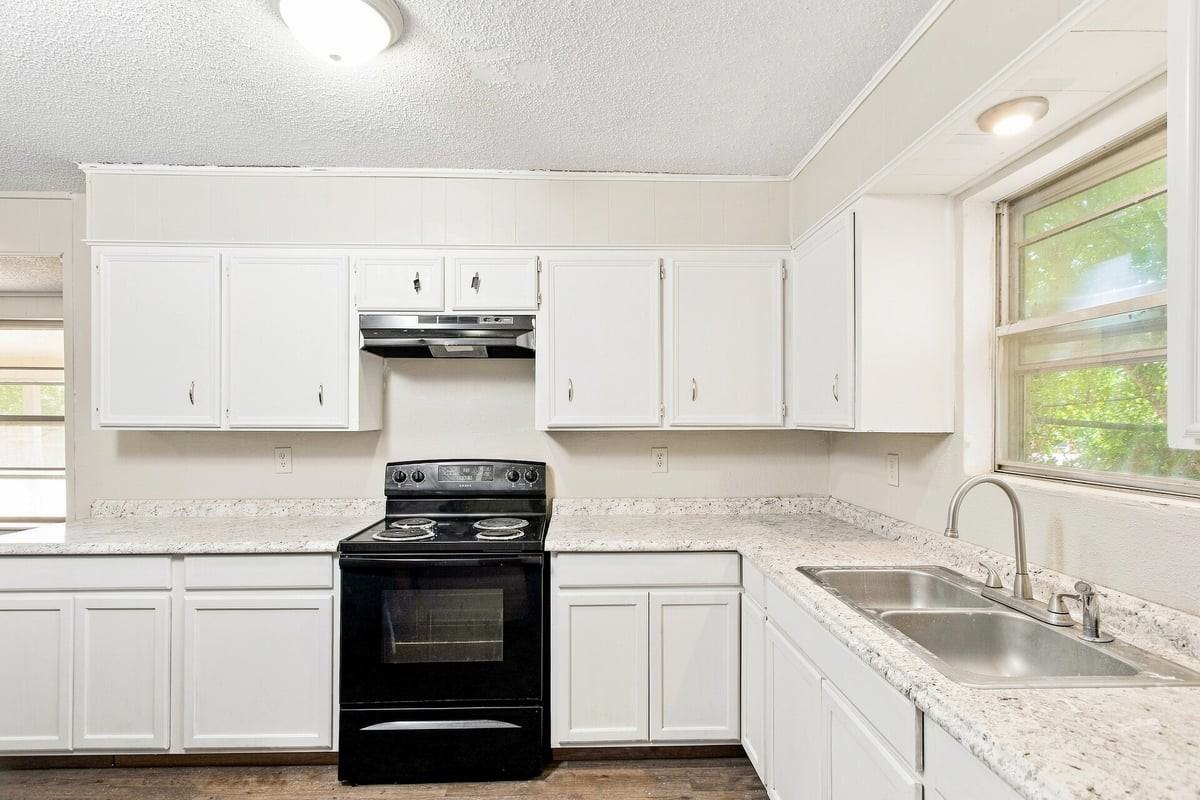 2312 Hunt Dr - Photo 5 of 17