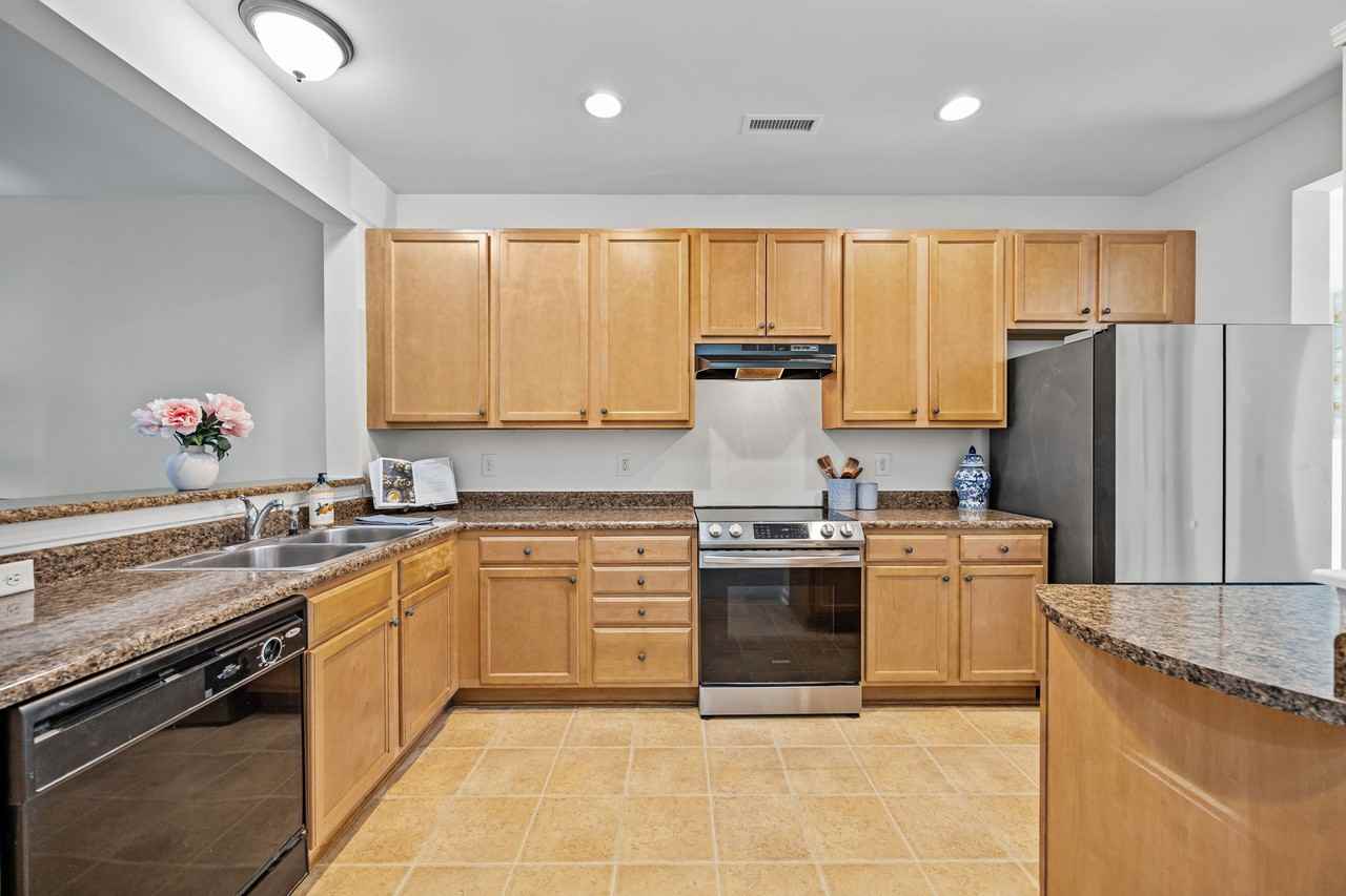 6623 Clarksburg Pl - Photo 3 of 22