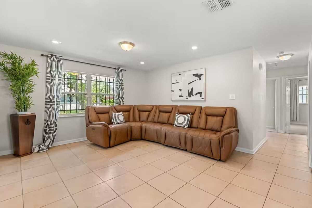 4561 Evers Pl - Photo 4 of 18