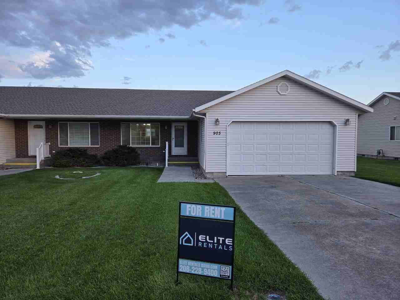 903 Abigail Ct - Photo 2 of 18