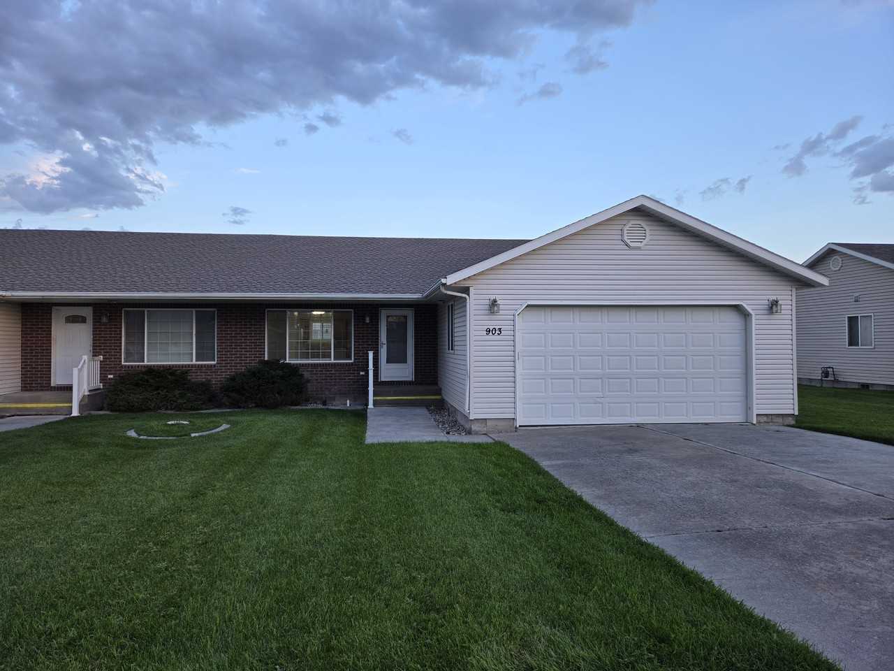 903 Abigail Ct - Photo 3 of 18