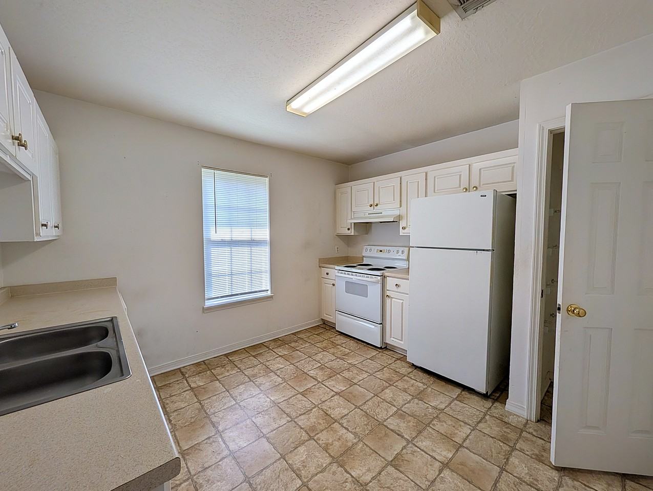 1104 Howell Rd #I - Photo 5 of 14