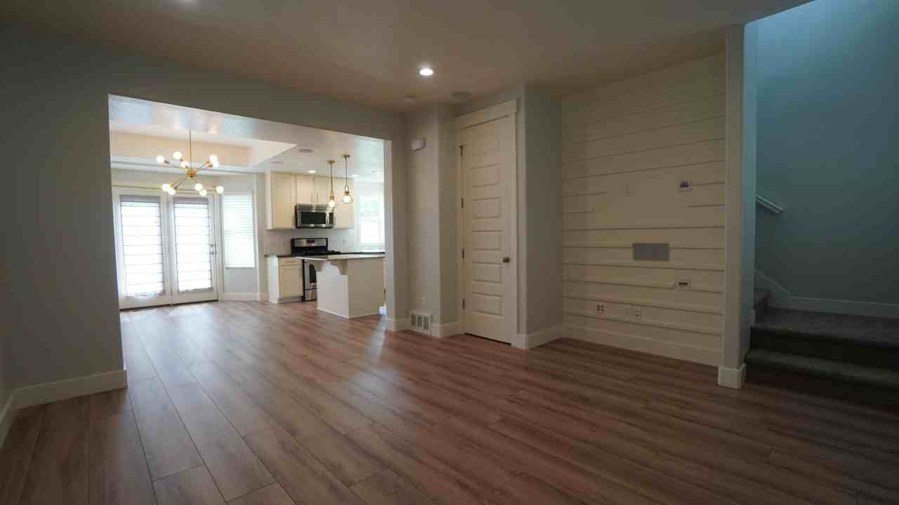 826 Churchhill Downs Dr - Photo 3 of 38