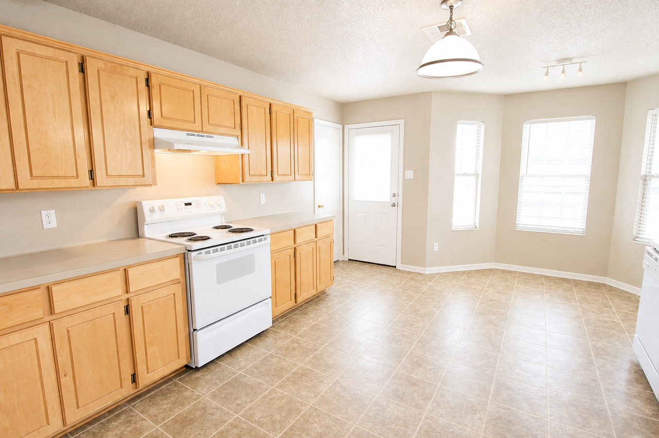 3102 Tom Lockett Dr - Photo 3 of 16