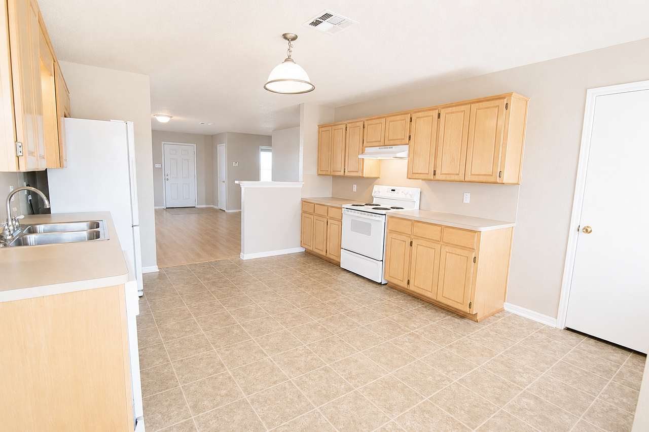 3102 Tom Lockett Dr - Photo 4 of 16