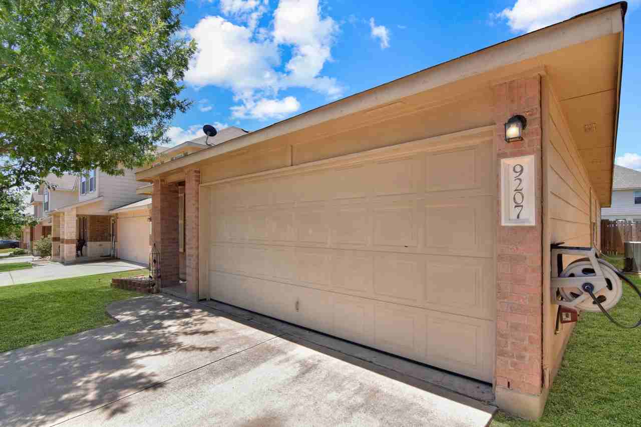 9207 Bellgrove Ct - Photo 3 of 45