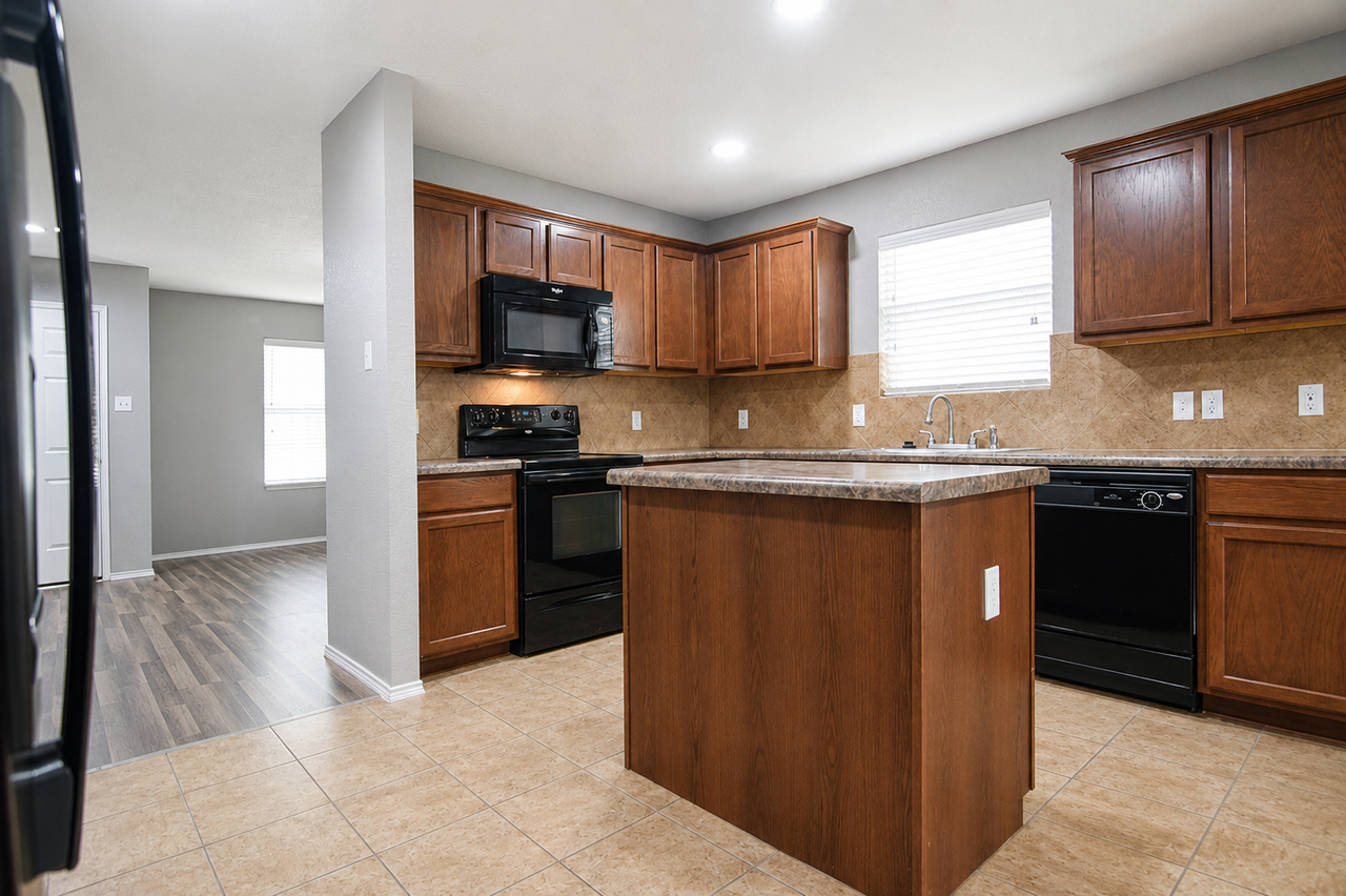 9207 Bellgrove Ct - Photo 4 of 45