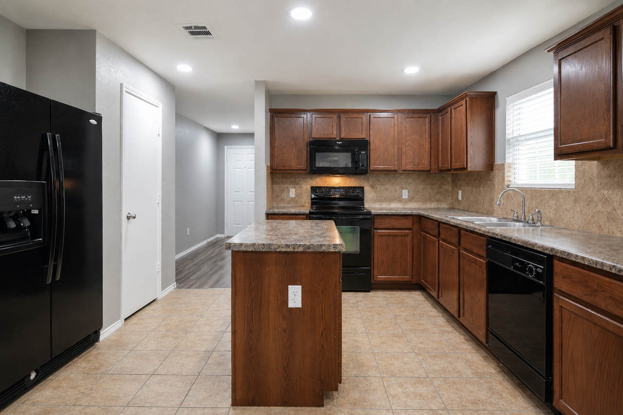 9207 Bellgrove Ct - Photo 5 of 45