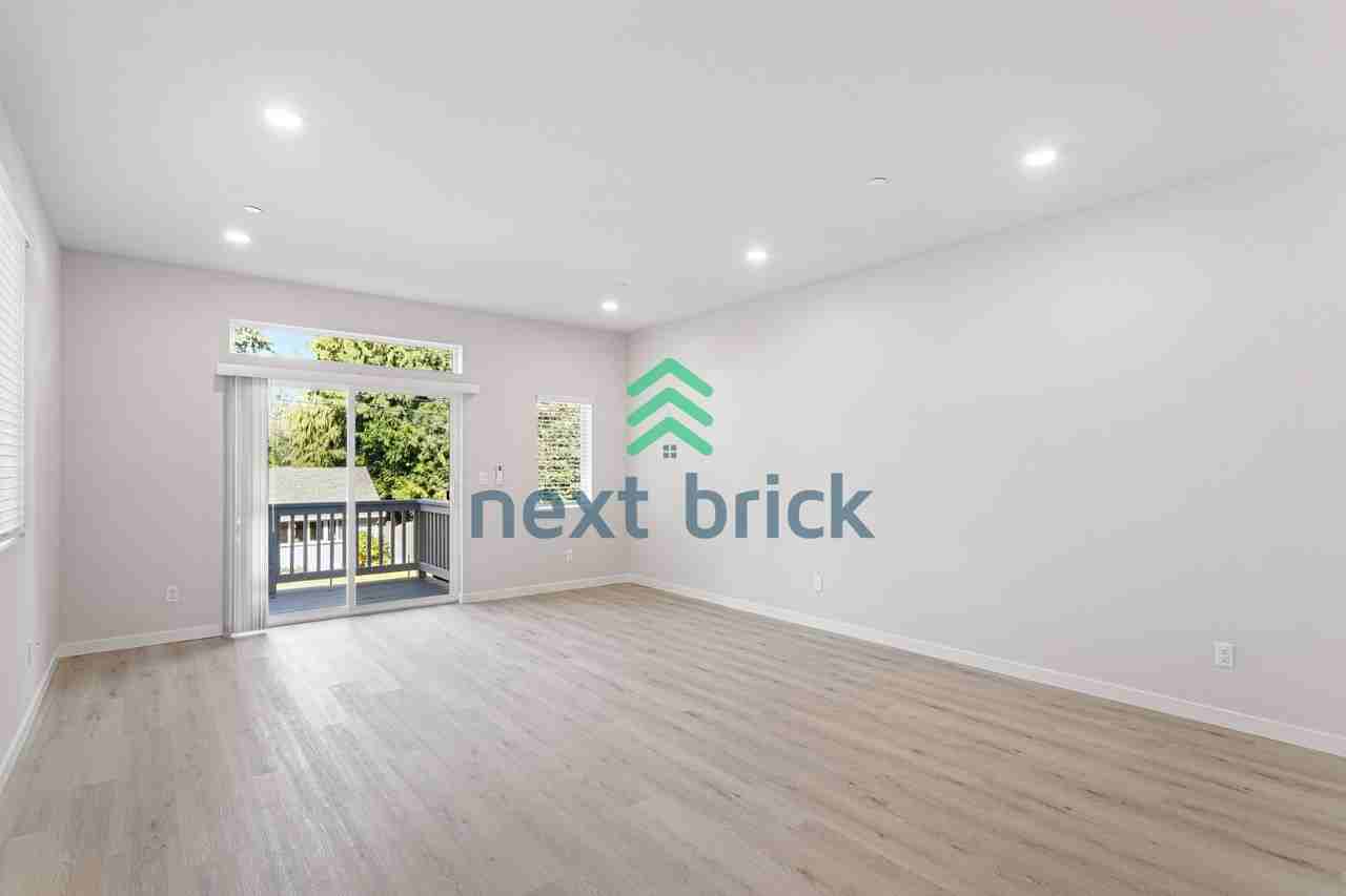 9914 18th Ave W #G - Photo 3 of 29