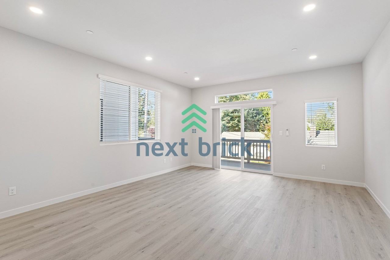 9914 18th Ave W #G - Photo 4 of 29