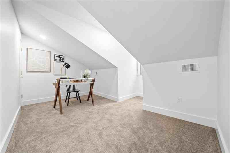 1431 Adams St - Photo 4 of 13