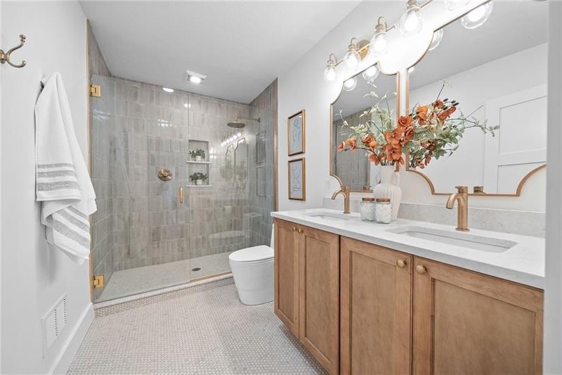 1431 Adams St - Photo 7 of 13