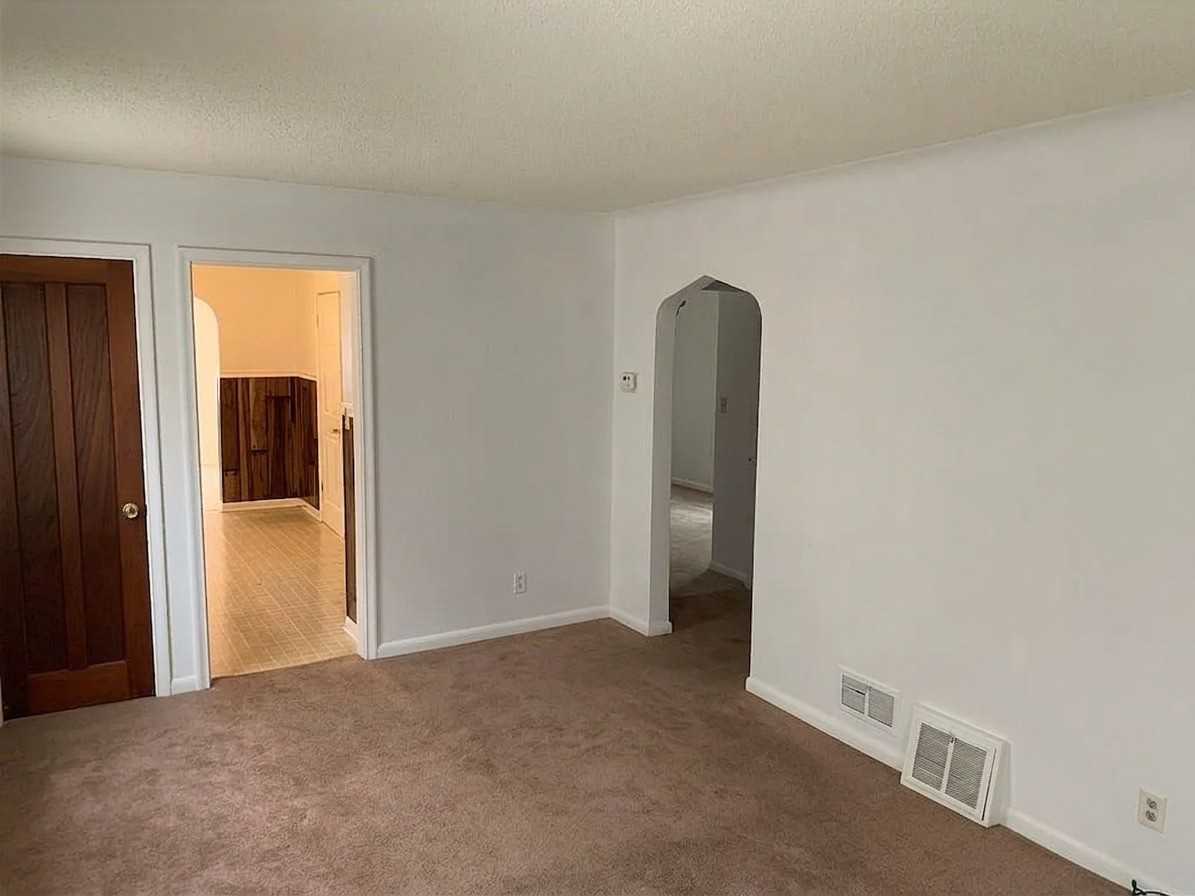 4726 Burnham Ave - Photo 3 of 6