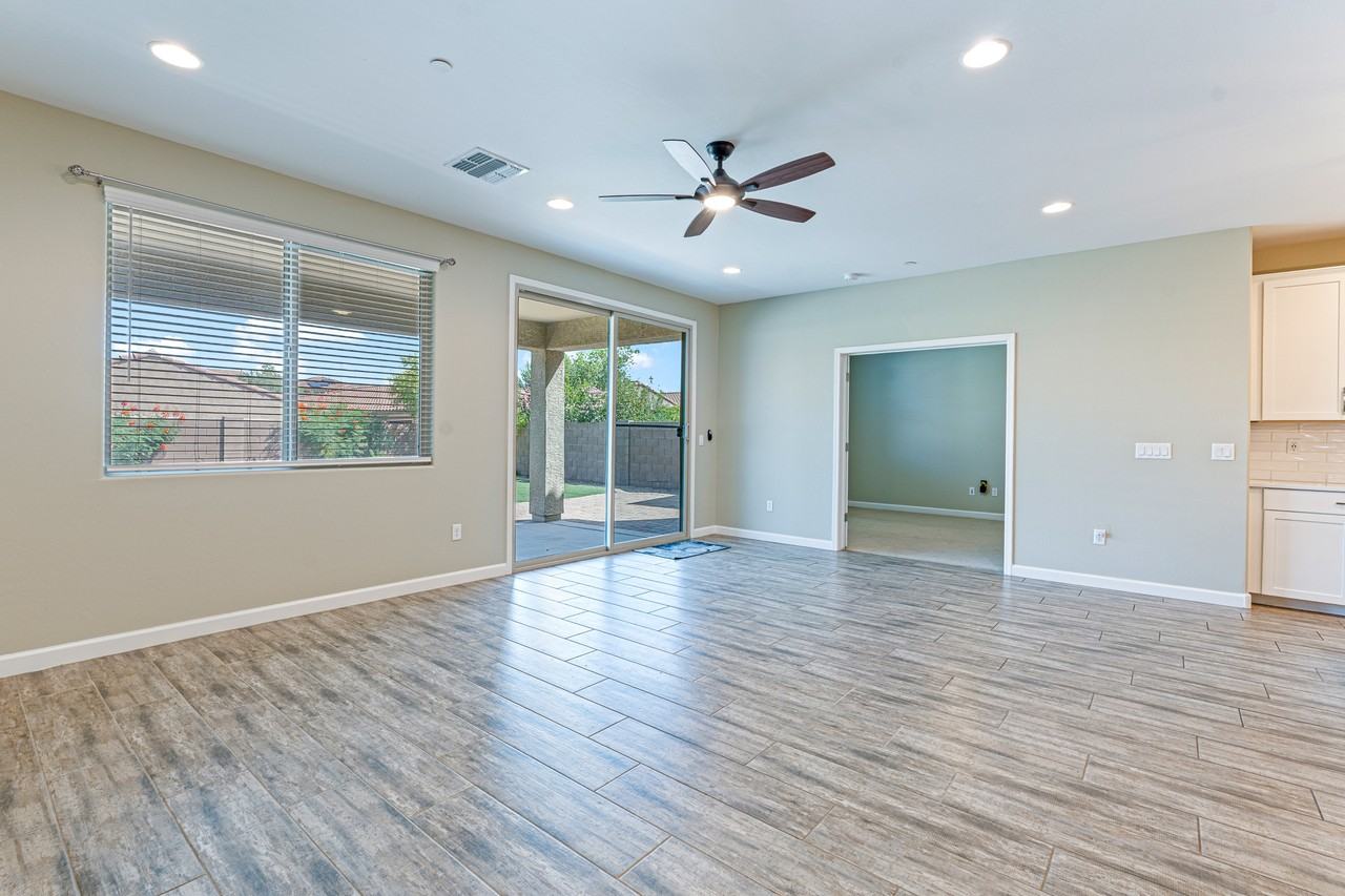 14241 E Hub Dr - Photo 4 of 30