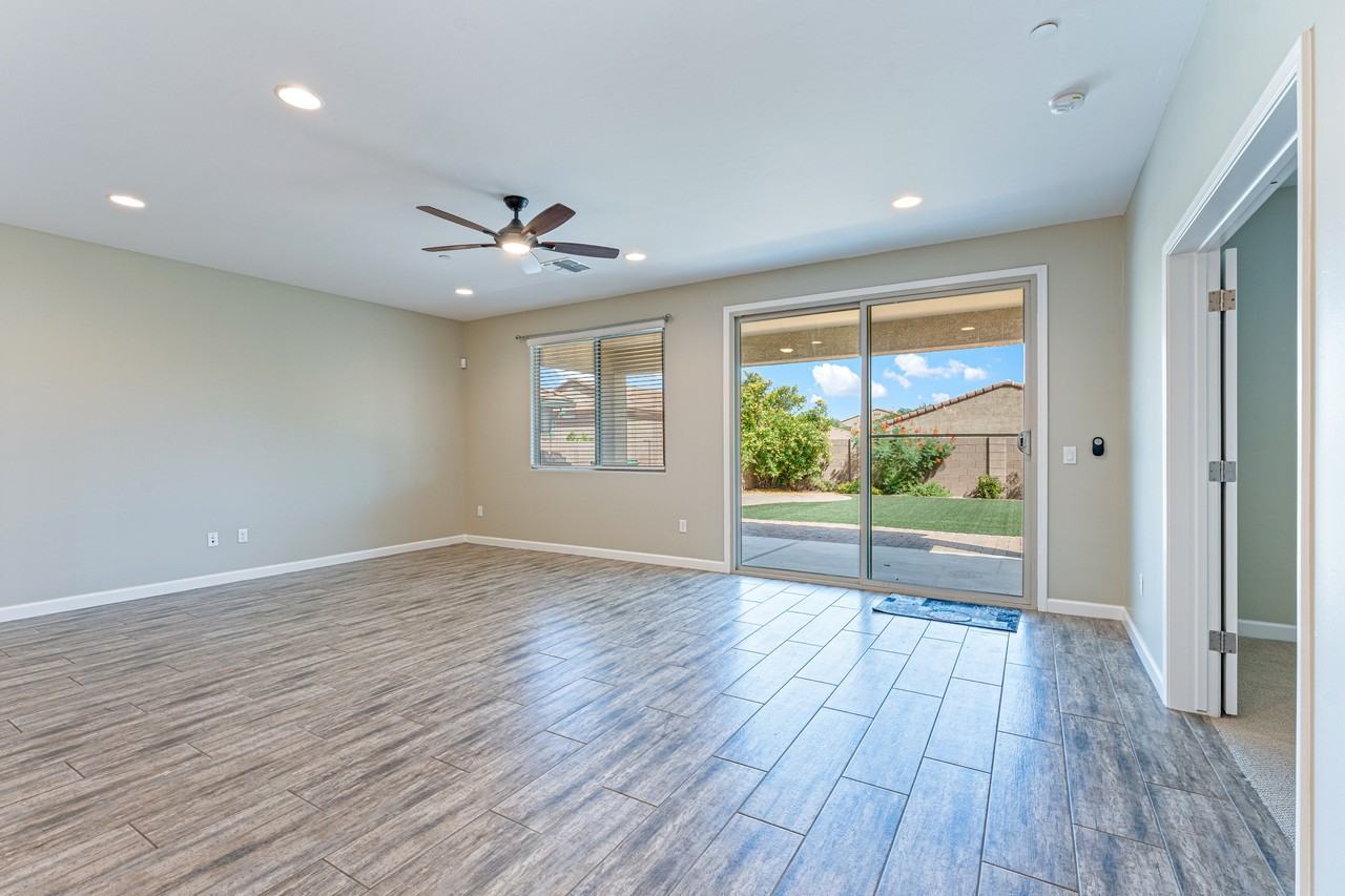 14241 E Hub Dr - Photo 5 of 30