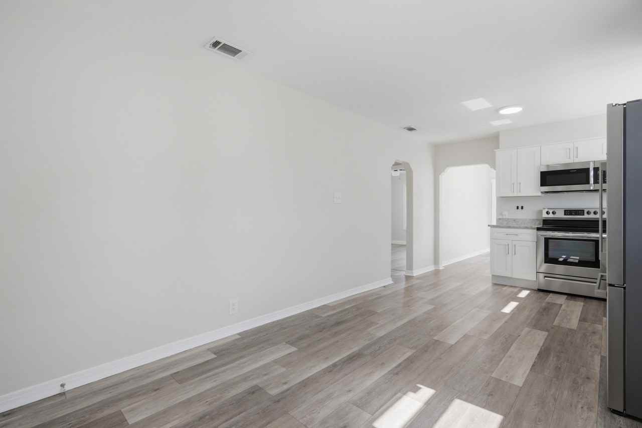 2704 W Leroy St - Photo 3 of 20