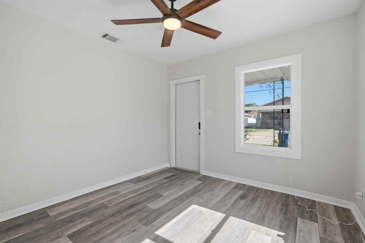 2704 W Leroy St - Photo 7 of 20