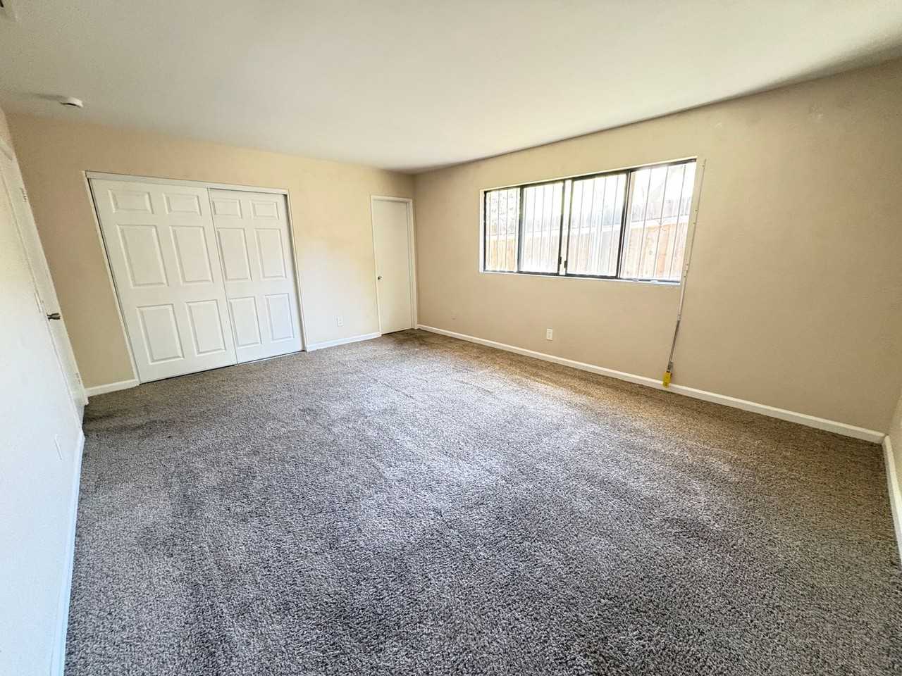 5126 70th St - Photo 7 of 11