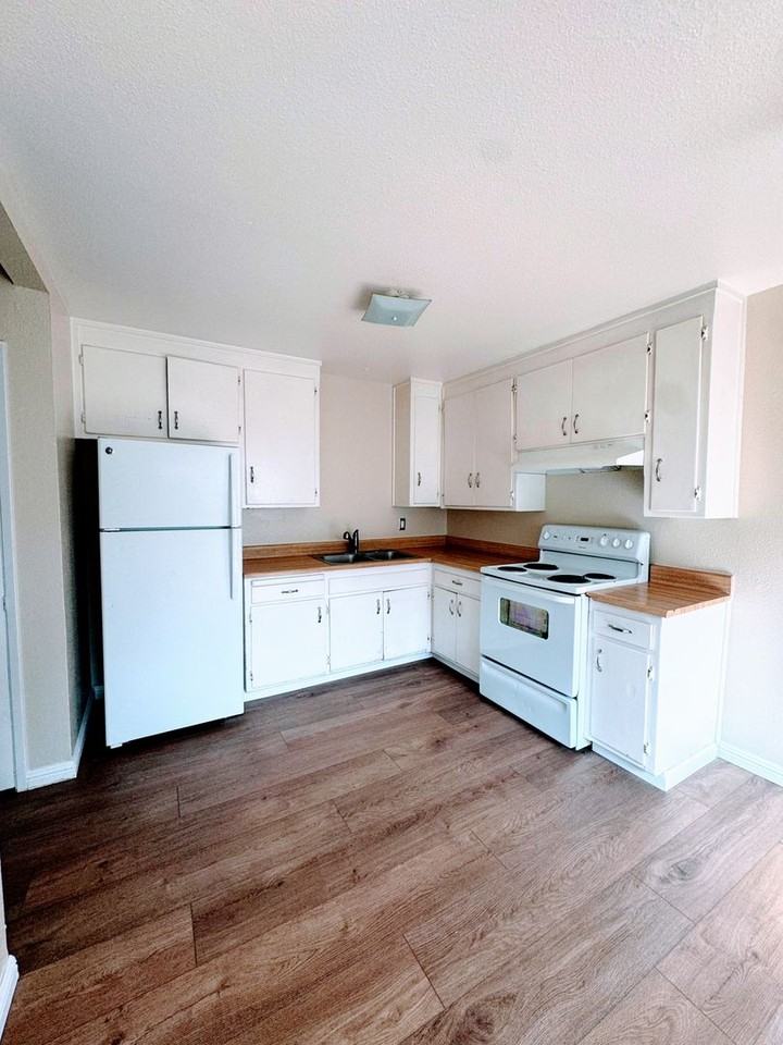 1512 71st Ave - Photo 4 of 8