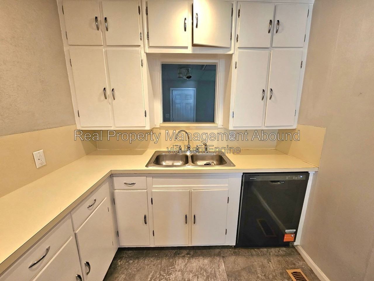 4612 E 3rd St - Photo 7 of 25