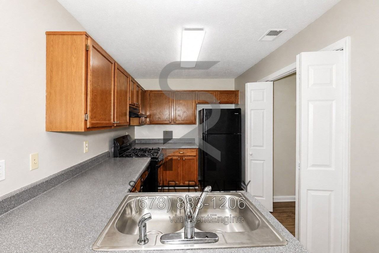 1038 Kennesborough Rd Nw - Photo 6 of 17